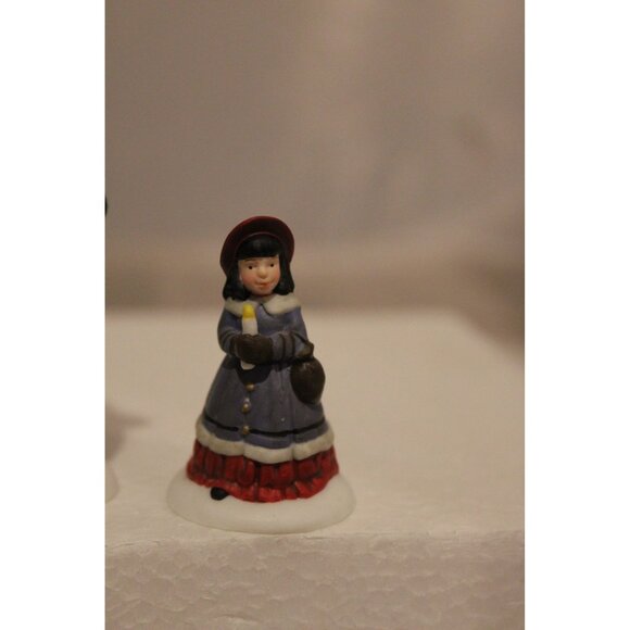 Dept 56 Dickens Village - A Peaceful Glow on Christmas Eve - Picture 6 of 8